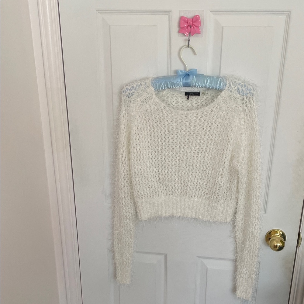 🐻‍❄️🤍DEX Cream Fuzzy Cropped Sweater Size M - Picture 2 of 8